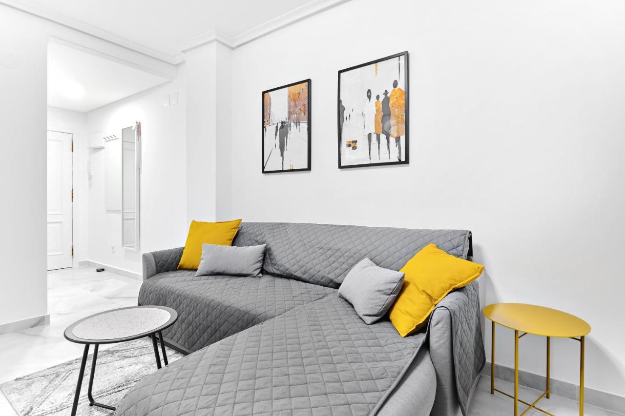 Lovely Sunny Apartment With Shared Pool And Private Parking Torrevieja Exteriér fotografie