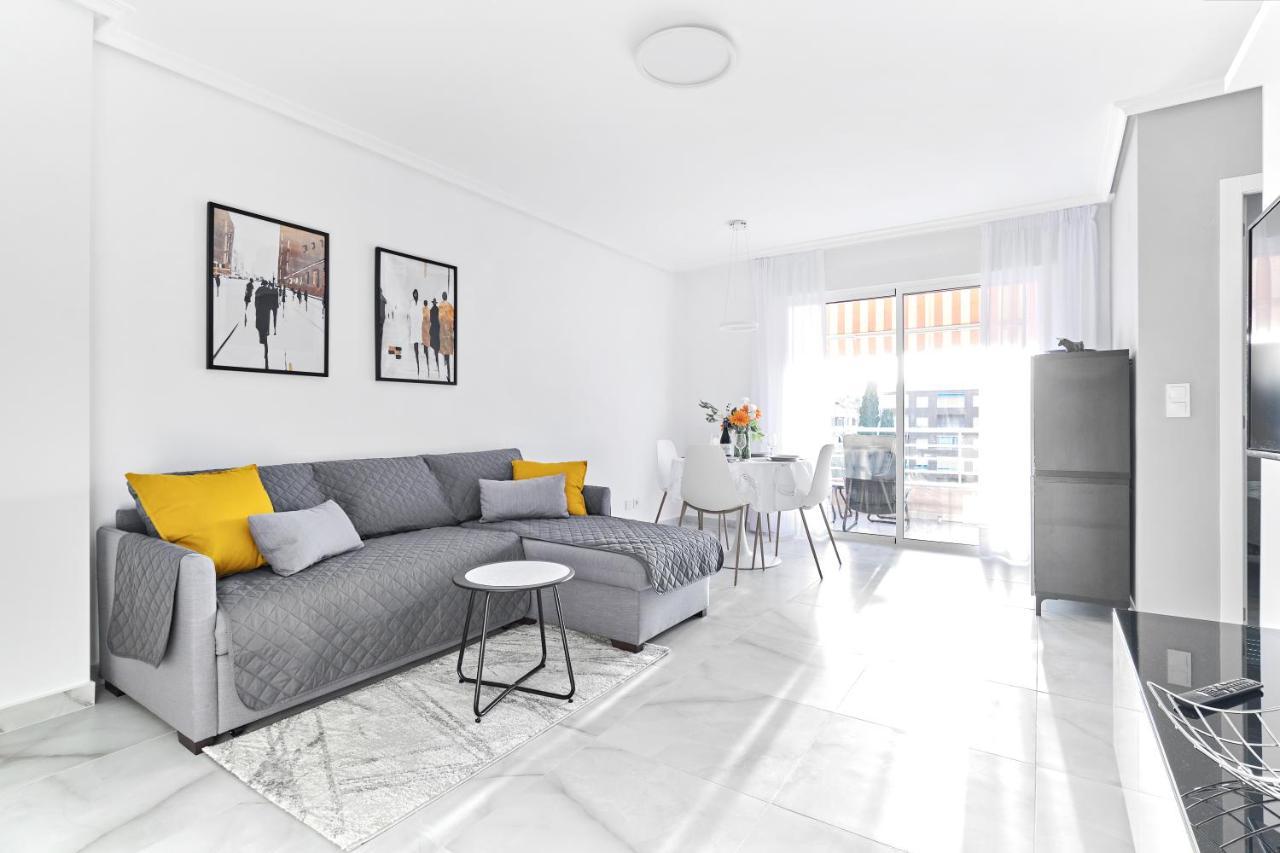 Lovely Sunny Apartment With Shared Pool And Private Parking Torrevieja Exteriér fotografie