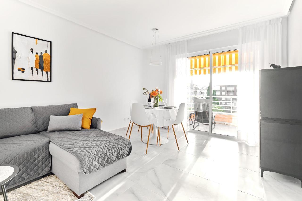 Lovely Sunny Apartment With Shared Pool And Private Parking Torrevieja Exteriér fotografie