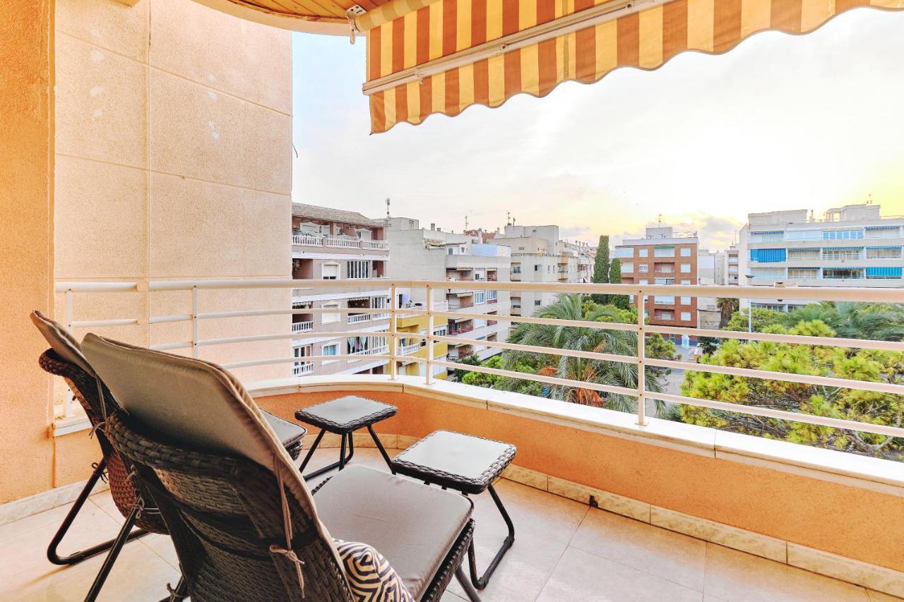 Lovely Sunny Apartment With Shared Pool And Private Parking Torrevieja Exteriér fotografie