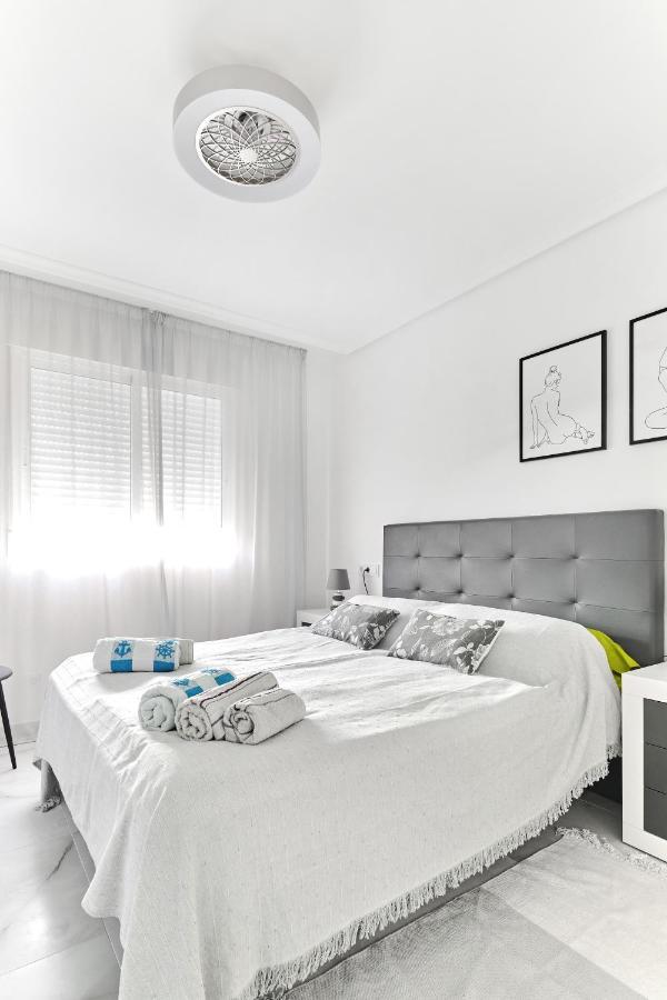 Lovely Sunny Apartment With Shared Pool And Private Parking Torrevieja Exteriér fotografie