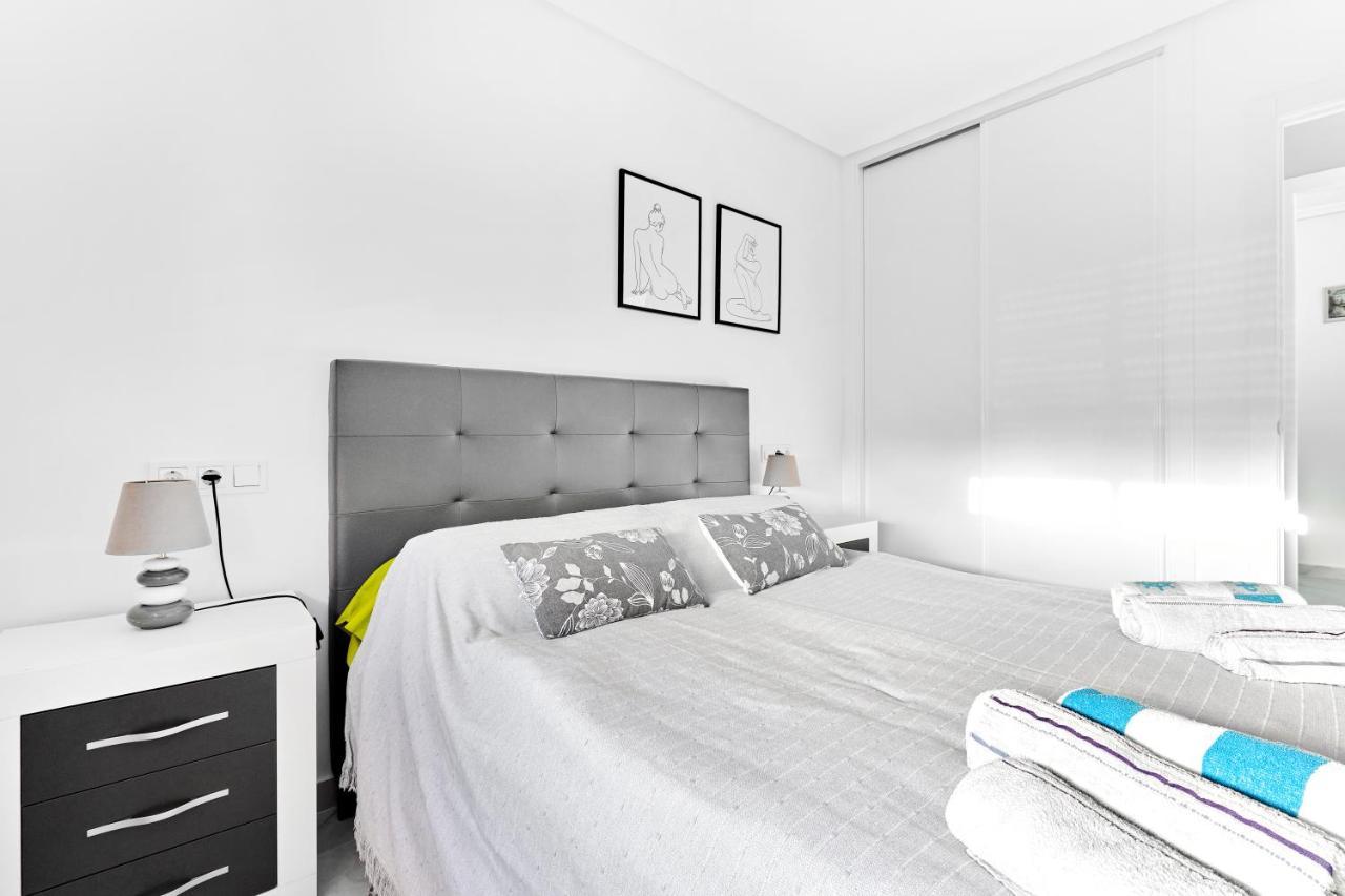 Lovely Sunny Apartment With Shared Pool And Private Parking Torrevieja Exteriér fotografie