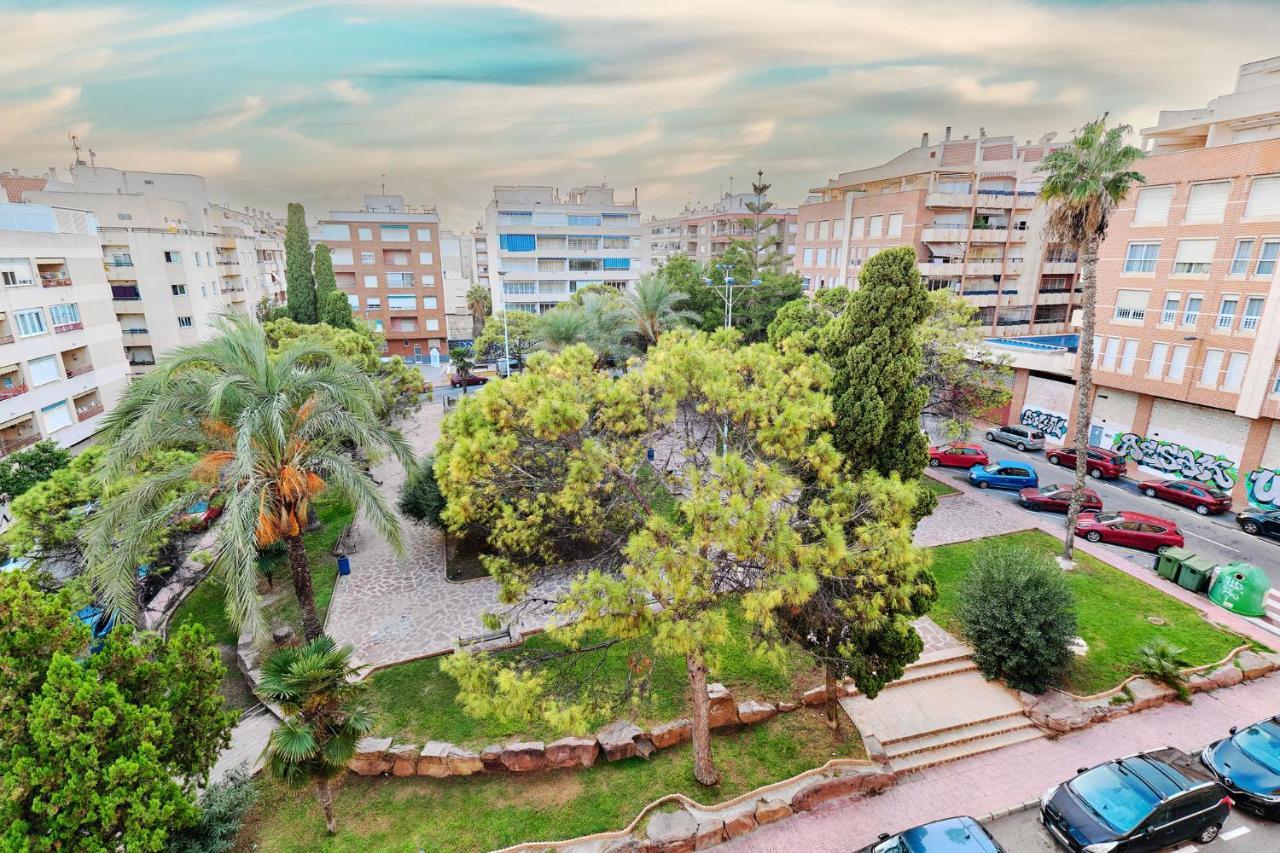 Lovely Sunny Apartment With Shared Pool And Private Parking Torrevieja Exteriér fotografie